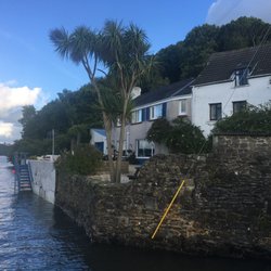 Ferry Inn - Lovely view from the outside.