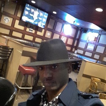 Roxy's Bar & Grill - i'm here for the beer and chicken!!! lol - Sports Bars Near Me - Seattle, Washington