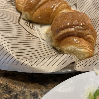 Cheddar's Scratch Kitchen - Honey Butter Croissants - American Near Me - Columbus, Georgia