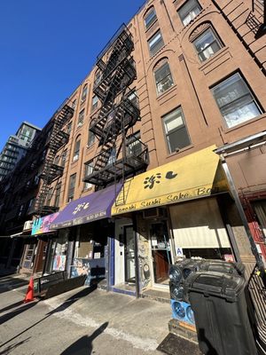 Tanoshi Sushi Sake Bar by null