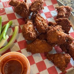 V & S Pizzeria - Wings