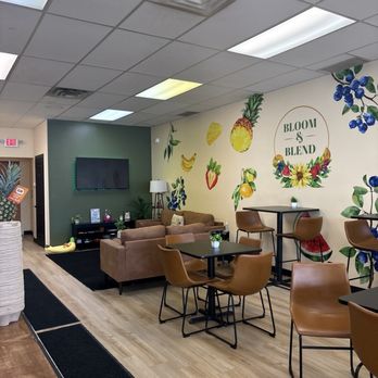 Bloom & Blend - Seating area - Juice Bars & Smoothies Near Me - Spencerport, New York Bloom & Blend - Seating area - Juice Bars & Smoothies Near Me - Spencerport, New York