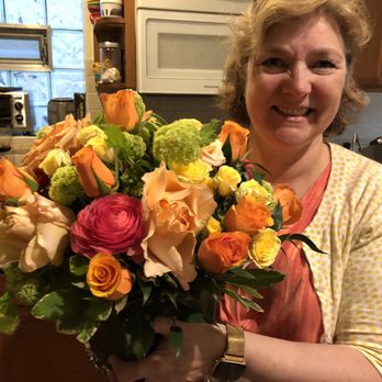La Salle - How they started. Garden roses, ronoculus hydrangea - great. - Florists Near Me - Chicago, Illinois La Salle - How they started. Garden roses, ronoculus hydrangea - great. - Florists Near Me - Chicago, Illinois