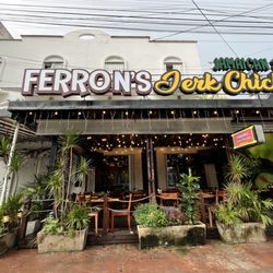 Ferron's Jerk Chicken - Tourist downtown location