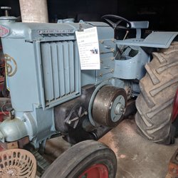Museum Mécanique Naturelle - Tractor