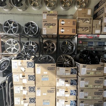 Best Tint Auto Center - Auto Glass Services Near Me - Stanton, California