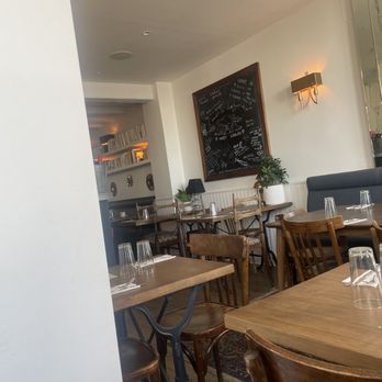 LouLou Montmartre - Inside - French Near Me - Paris, 01