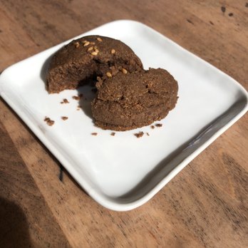 Oromo Cafe Bucktown - Almond cookie - Cafes Near Me - Chicago, Illinois