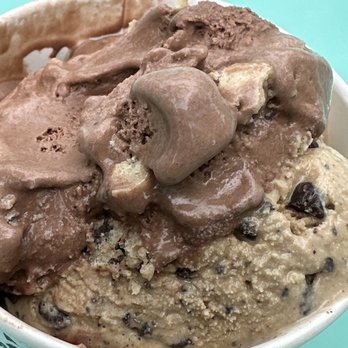 Camp House Creamery - chocolate cookie dough & coffee beann - Ice Cream & Frozen Yogurt Near Me - Huntsville, Texas