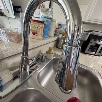 Roxanas Cleanings - Shiny kitchen sink head AFTER!! - Home Cleaning Near Me - Carson, California