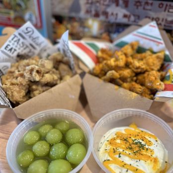 Mimisa Korean Chicken - two bowls of food - Chicken Shop Near Me - Flushing, New York Mimisa Korean Chicken - two bowls of food - Chicken Shop Near Me - Flushing, New York