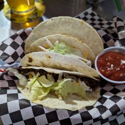 The Keg-n-Cue Tavern - Monday Tacos: crunchy ground beef tacos for $1 each.