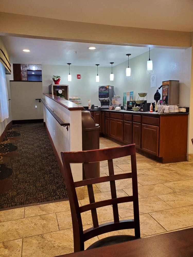 QUALITY INN Updated October 2024 21 Photos & 12 Reviews 409