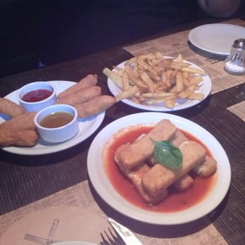 La Holandesa - Milanesas de mozzarella, bastoncitos de pollo y papas fritas. - German Near Me - Mar Azul, C