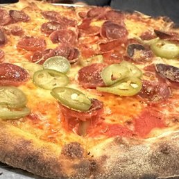 Pepperoni and pickled jalapenos. We peppers on half so my son would eat it. Tasty! Pepperoni and pickled jalapenos. We peppers on half so my son would eat it. Tasty!