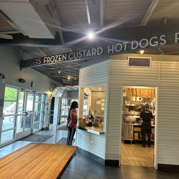 Shake Shack Westport - Burgers Near Me - Westport, Connecticut