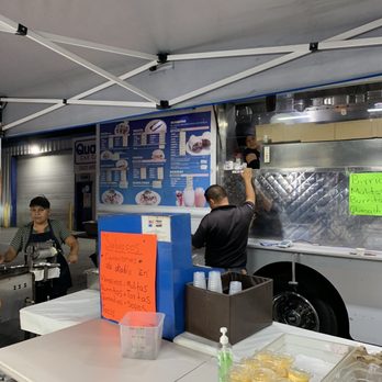 Tacos Los Carnales - people ordering food - Mexican Near Me Tacos Los Carnales - people ordering food - Mexican Near Me