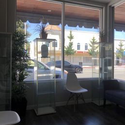 Waiting area is always clean. Waiting area is always clean.