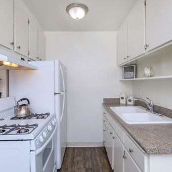 Chatham Oak Apartments - Functional open-concept kitchen with ample storage, gas range, and refrigerator. Seamlessly connected to the dining area for modern living. - Apartments Near Me - Studio City, California Chatham Oak Apartments - Functional open-concept kitchen with ample storage, gas range, and refrigerator. Seamlessly connected to the dining area for modern living. - Apartments Near Me - Studio City, California