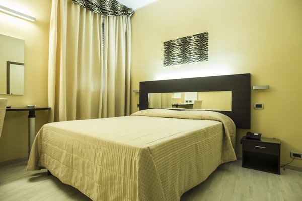 Hotel University by null