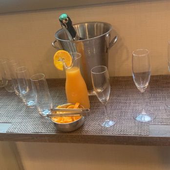 Aurora Hotel - Mimosa bar - Hotels Near Me - Avalon, California
