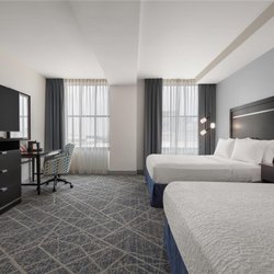 Hampton Inn & Suites Cincinnati-Downtown - Guest room
