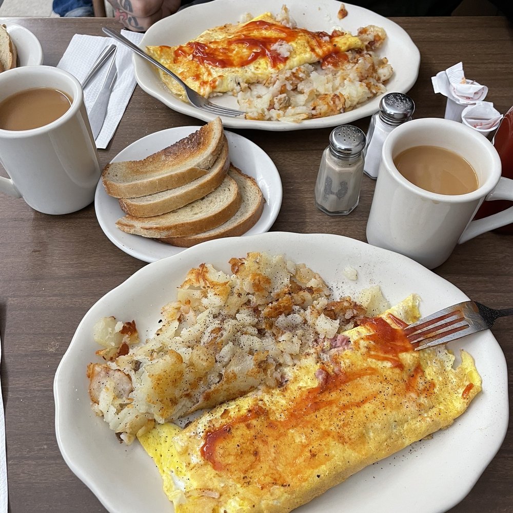 Big Tomato - Onion , Bacon or Ham and Cheese Omelette, Onion and Cheese Omelette - Diners Near Me - Poughkeepsie, New York Big Tomato - Onion , Bacon or Ham and Cheese Omelette, Onion and Cheese Omelette - Diners Near Me - Poughkeepsie, New York