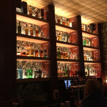Roxanne’s - Bar aesthetic - Cocktail Bars Near Me - Boston, Massachusetts