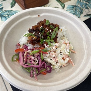 Meatless In Miami - Sample of the Hawaiian Bowl - Vegan Near Me - Wilton Manors, Florida Meatless In Miami - Sample of the Hawaiian Bowl - Vegan Near Me - Wilton Manors, Florida
