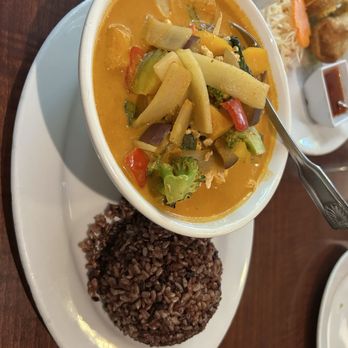 The Coconut On T - Pumpkin Red Curry with Chicken and Brown Rice - Thai Near Me - Sacramento, California The Coconut On T - Pumpkin Red Curry with Chicken and Brown Rice - Thai Near Me - Sacramento, California