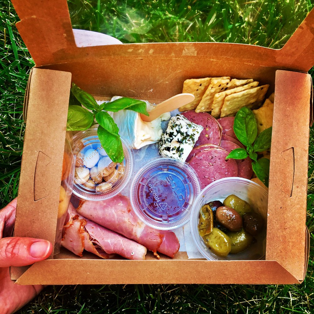Artisan Picnic Logo