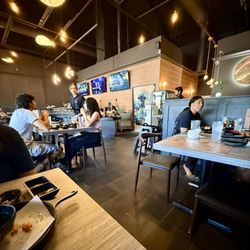 Sushi Tsunami - Interior