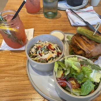 Yardbird Table & Bar - Nashville Hot Chicken Sandwich - Southern Near Me - Miami Beach, Florida