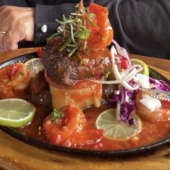 La Casita Sin Nombre - Un sirloin con queso machego y camarones jumbo delicioso - Puerto Rican Near Me - Jayuya, Puerto Rico