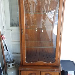 Yankee Pedlars' Shoppe - Hi...do u buy furniture also.. This what I have...ty