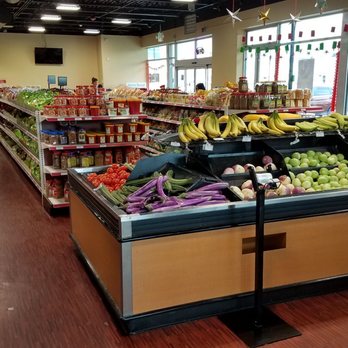 Apna Bazar - people shopping in a grocery store - International Grocery Near Me - Kent, Washington Apna Bazar - people shopping in a grocery store - International Grocery Near Me - Kent, Washington