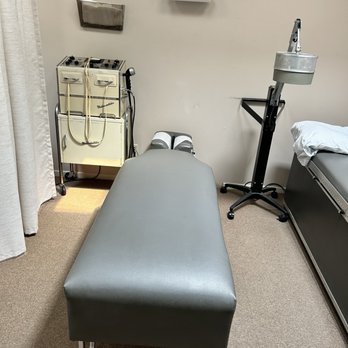 Mendoza Chiropractic - Exam room - Chiropractors Near Me - Los Angeles, California Mendoza Chiropractic - Exam room - Chiropractors Near Me - Los Angeles, California