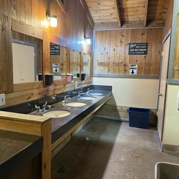 El Capitan Canyon - Bathhouse #3 - Hotels Near Me - Santa Barbara, California