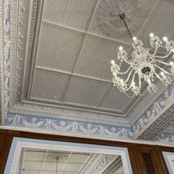 St George's Hotel - Lovely ceiling in breakfast room. Large ball was here last night!