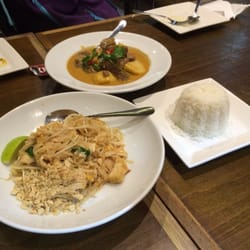 Thai Number One - Pad Thai and Massaman Curry