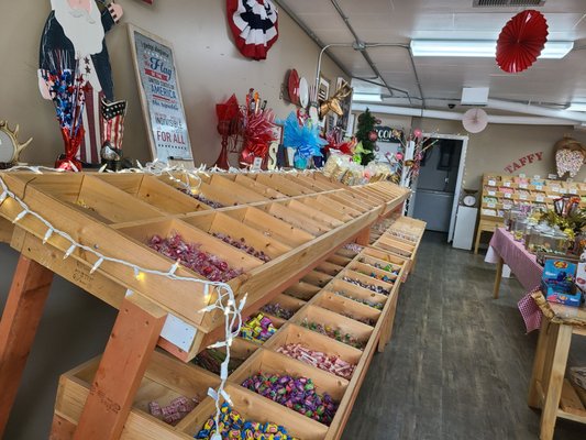 Brandis Candies by null