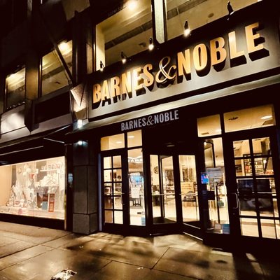 Barnes & Noble by null
