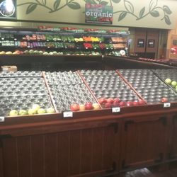 Smith's Food & Drug Centers - 11am Father's Day and not very busy. So much for apple choices.