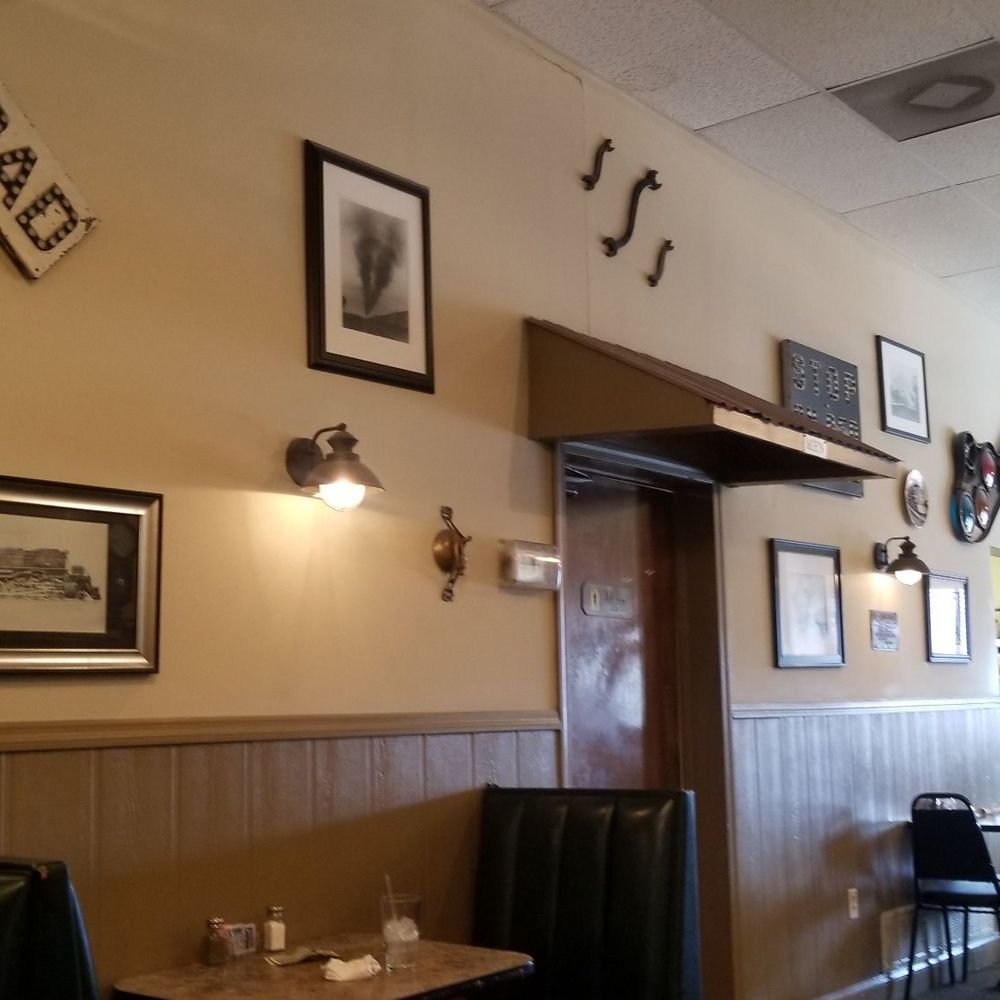 Pullman Place Family Restaurant - Pullman place - American Near Me - Leavenworth, Kansas