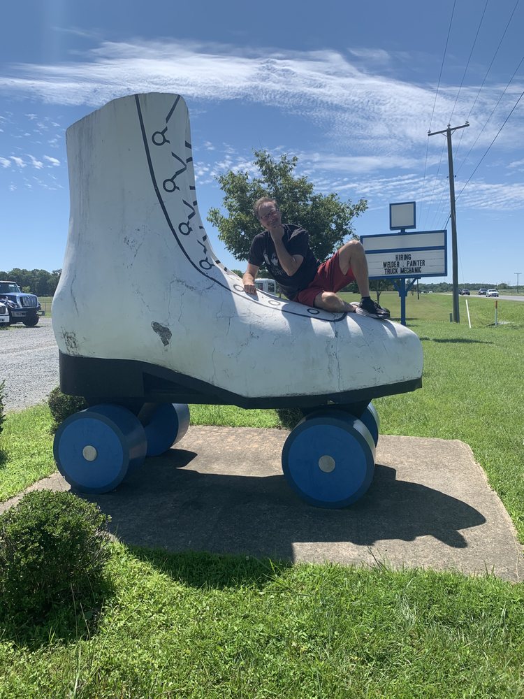GIANT ROLLER SKATE Updated September 2024 12099 Marsh Rd, Bealeton