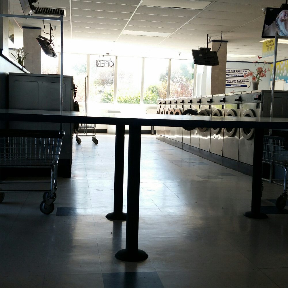 Launderland - Clean lots of washers and we'll priced! Launderland is the best in town. - Laundromat Near Me - Reno, Nevada Launderland - Clean lots of washers and we'll priced! Launderland is the best in town. - Laundromat Near Me - Reno, Nevada