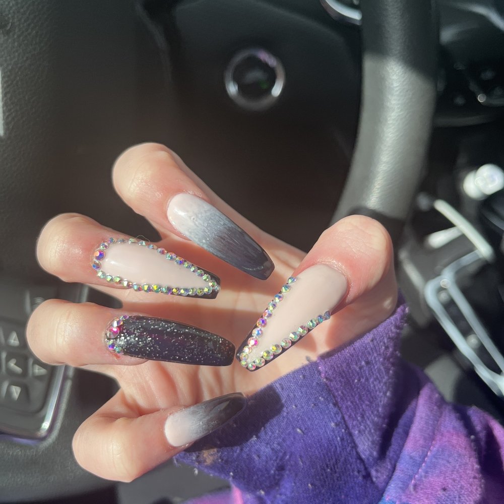 J Nails And Spa - Full set acrylics - Nail Salons Near Me - Crest Hill, Illinois