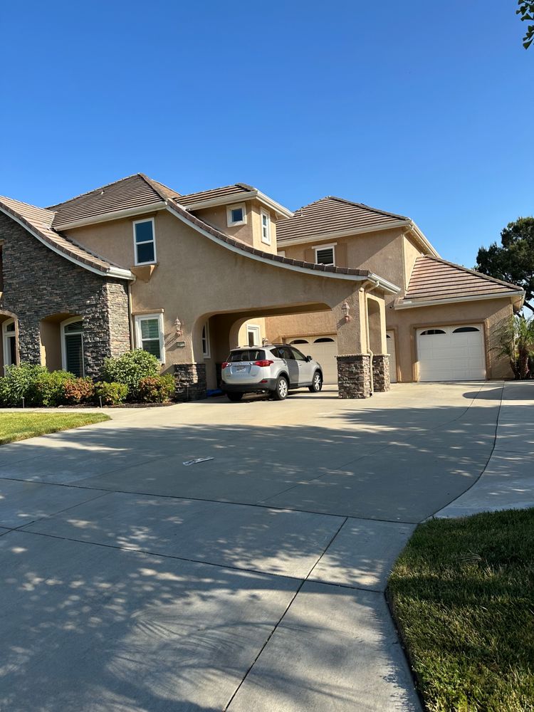 Slide of Jayrods Seamless Gutters