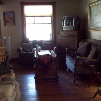 The Miner's Cottage - sitting area - Guest Houses Near Me - Jerome, Arizona