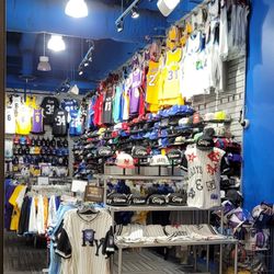 Fanzz - Lots of sports tees